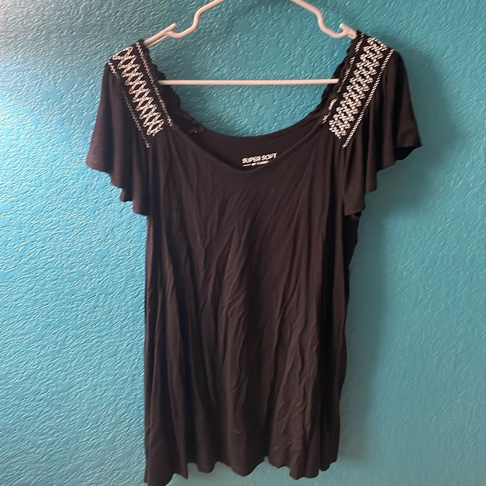 Pretty black top with embroidered details on shoulders. Torrid size 0 (plus).